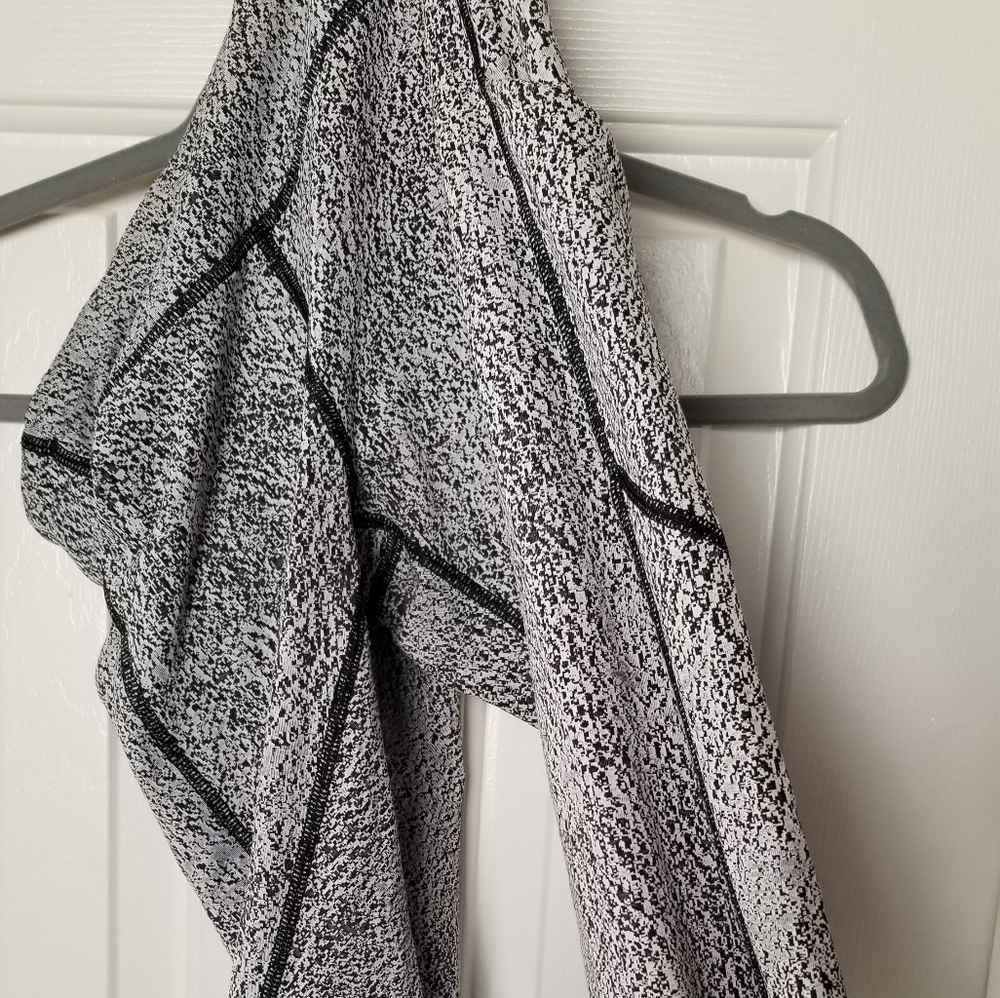 Lululemon pants with black panel - Picture 11 of 15